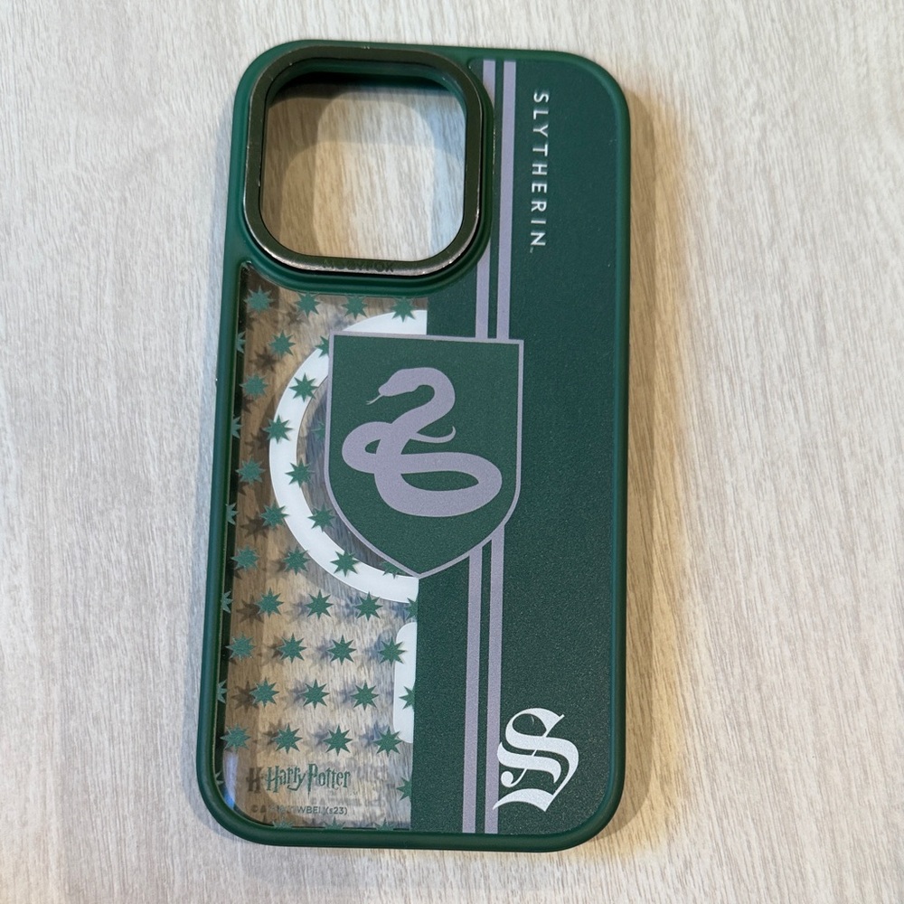 Warner Bros. Harry Potter Slytherin Crest Green iPhone 14 Pro Case